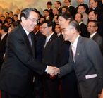 第十二届全国政协主席—俞正声与昆山南宝董事长孙德聪握手留影