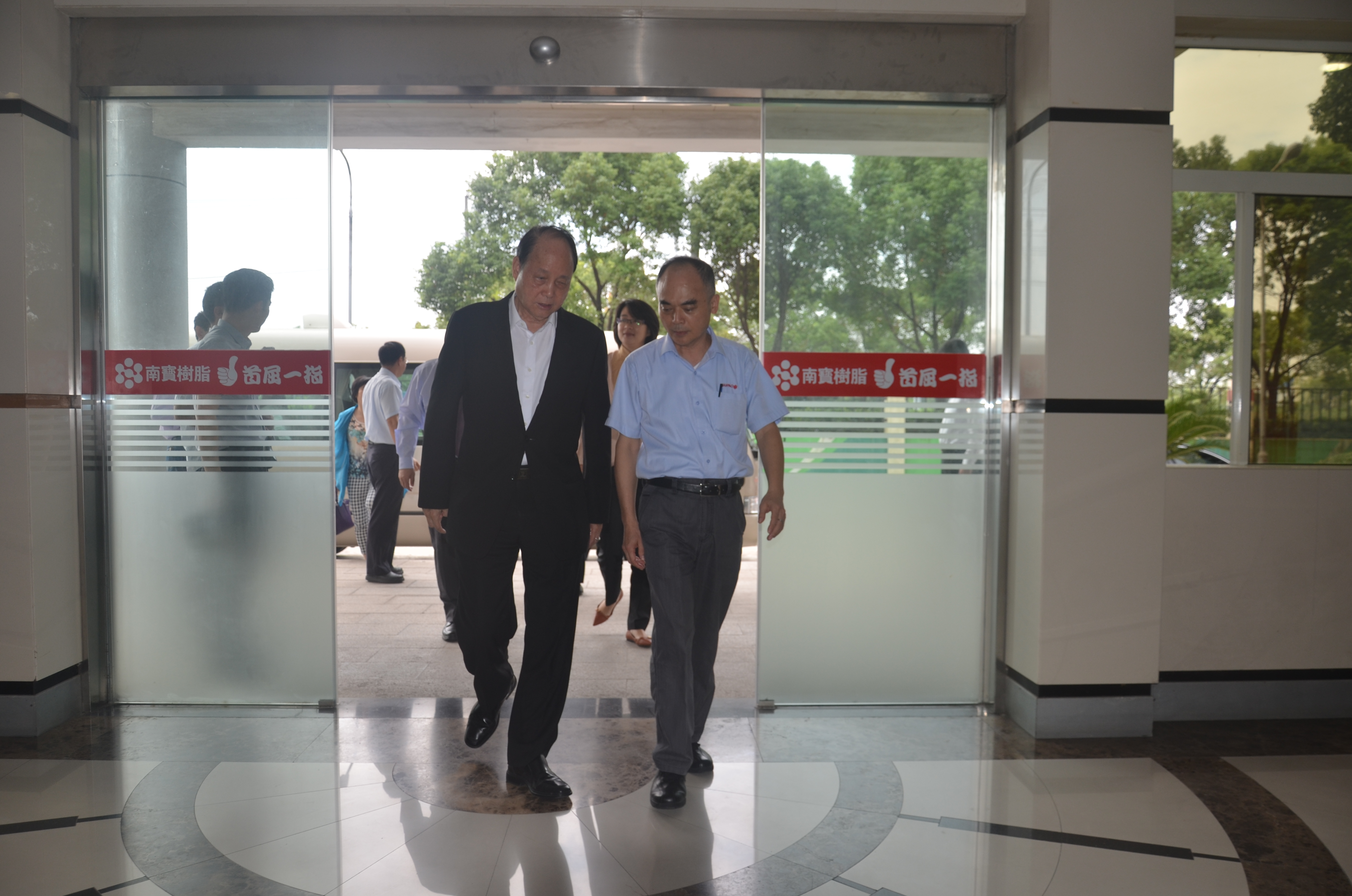 访昆山南宝树脂 林中森谈转型